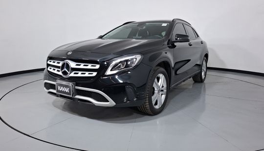 Mercedes Benz • Clase GLA