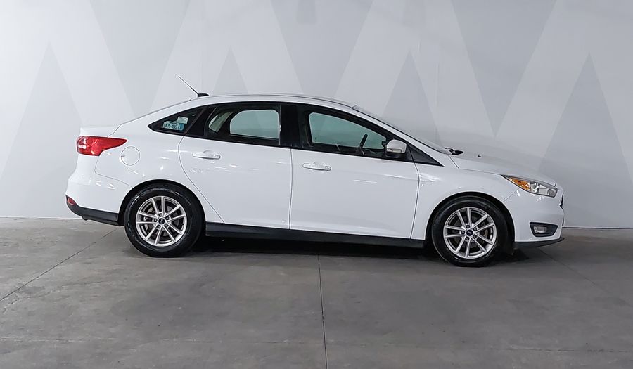 Ford Focus 2.0 SE AT Sedan 2016