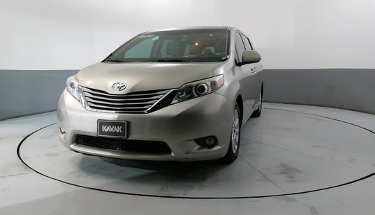 Toyota • Sienna