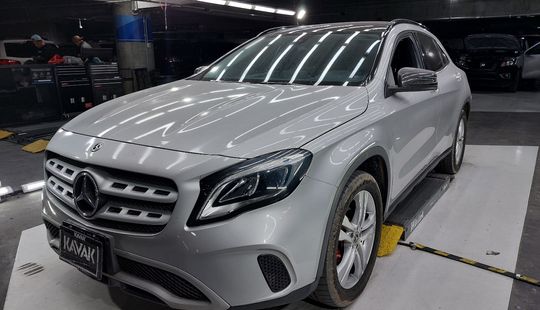 Mercedes Benz • Clase GLA