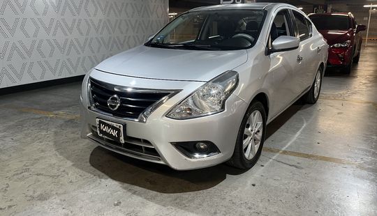 Nissan • Versa