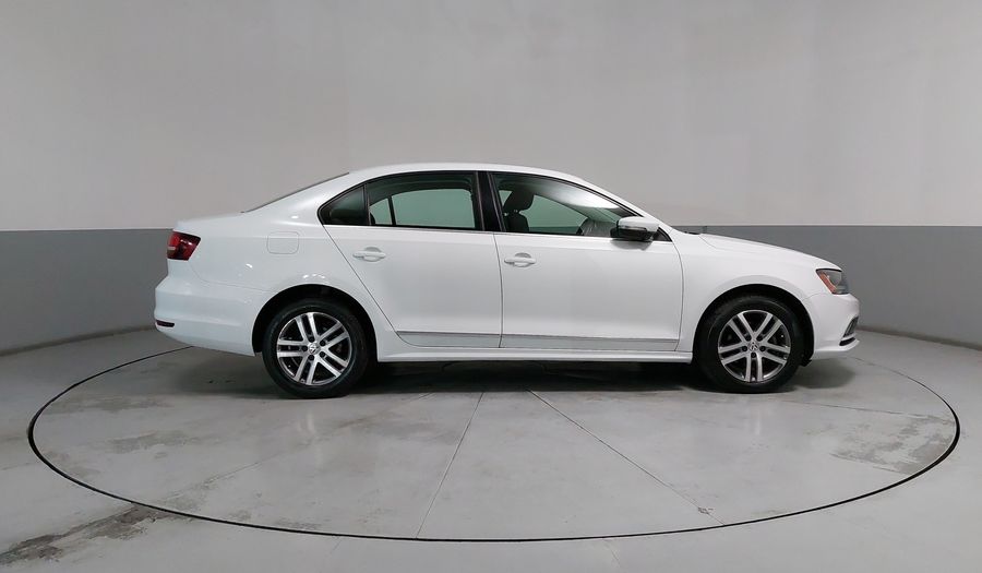 Volkswagen Jetta 2.5 COMFORTLINE TIP. BOLSAS AIRE DEL. Sedan 2018