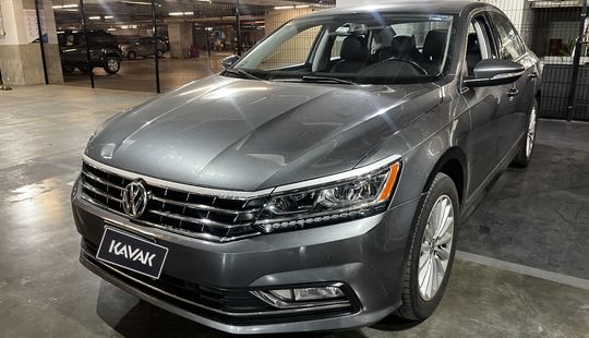 Volkswagen • Passat