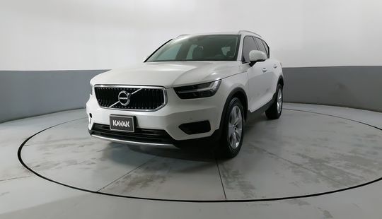 Volvo • XC40