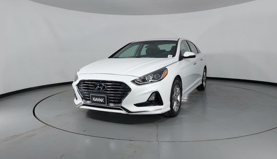 Hyundai • Sonata