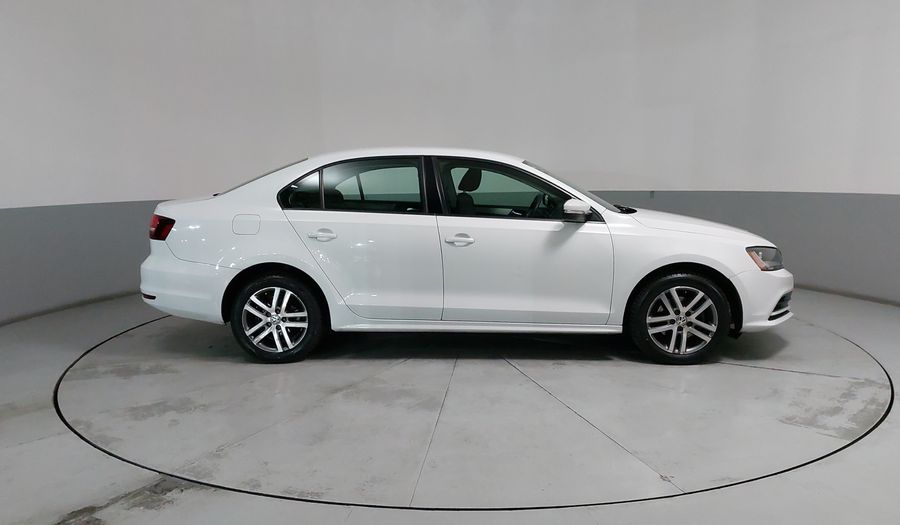 Volkswagen Jetta 2.5 TRENDLINE TIP. Sedan 2017