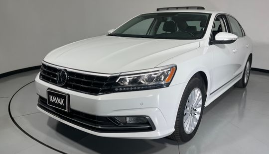 Volkswagen • Passat