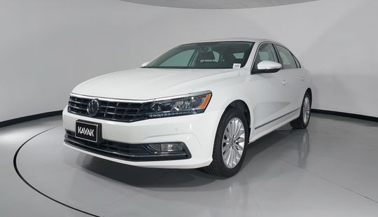 Volkswagen • Passat