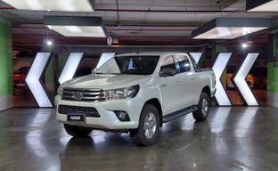 Toyota • Hilux