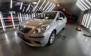 Nissan • Versa