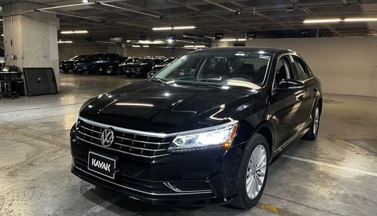 Volkswagen • Passat