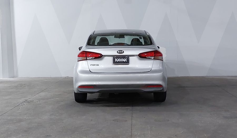 Kia Forte 2.0 L MT Sedan 2017