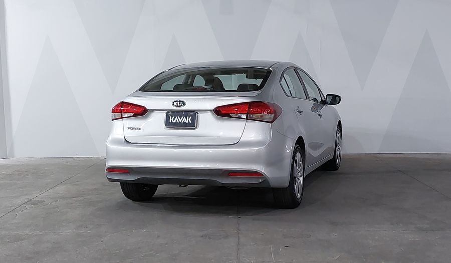 Kia Forte 2.0 L MT Sedan 2017