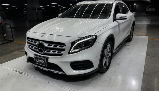 Mercedes Benz • Clase GLA