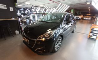 Peugeot • 208