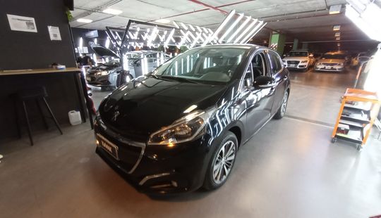 Peugeot • 208