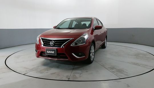 Nissan • Versa