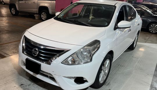 Nissan • Versa