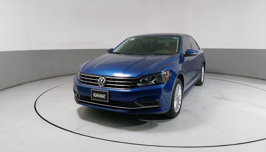 Volkswagen • Passat