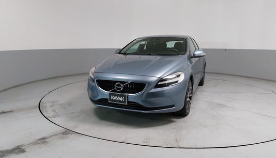 Volvo • V40