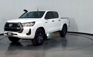 Toyota • Hilux