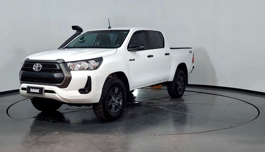 Toyota • Hilux