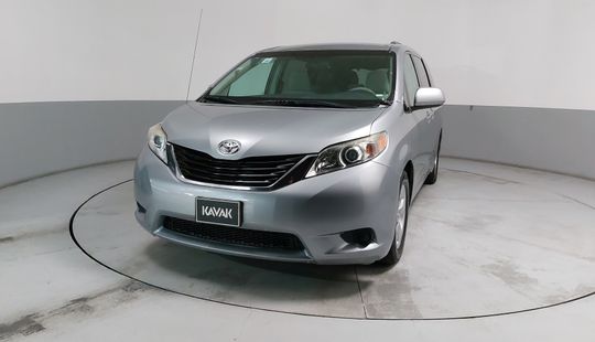 Toyota • Sienna