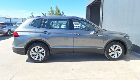 Volkswagen • Tiguan