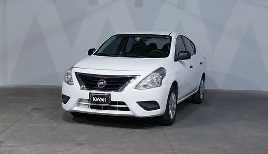 Nissan • Versa