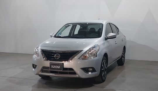 Nissan • Versa