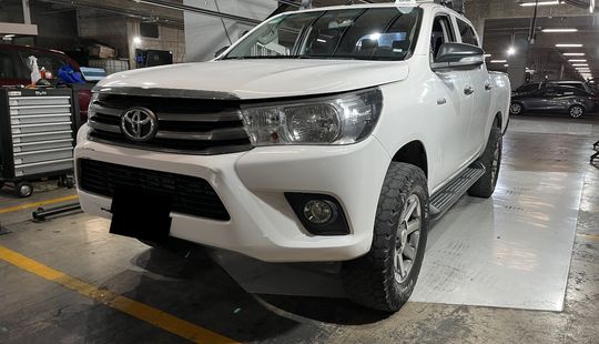 Toyota • Hilux