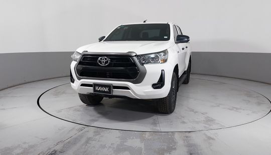 Toyota • Hilux