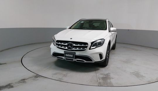 Mercedes Benz • Clase GLA