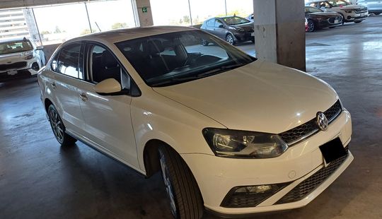 Volkswagen • Vento