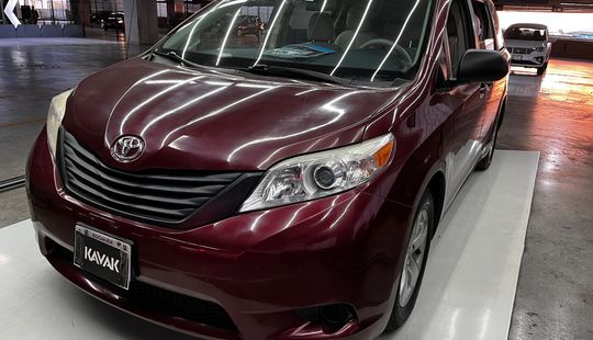 Toyota • Sienna