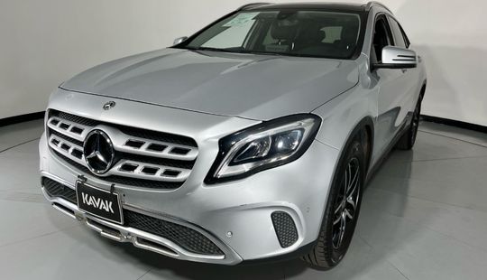 Mercedes Benz • Clase GLA