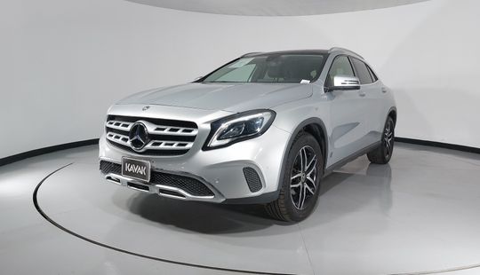 Mercedes Benz • Clase GLA