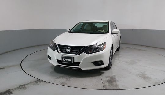 Nissan • Altima