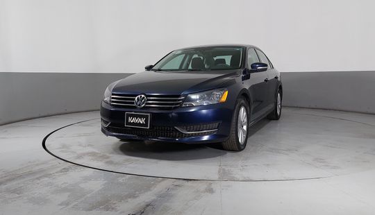 Volkswagen • Passat