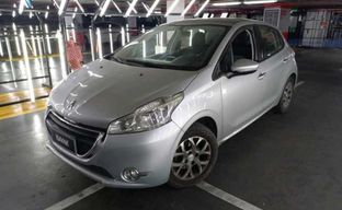 Peugeot • 208