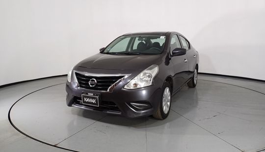 Nissan • Versa