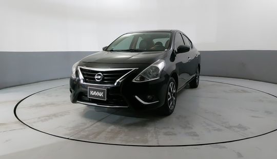 Nissan • Versa