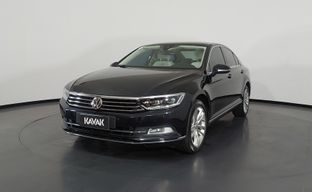 Volkswagen • Passat