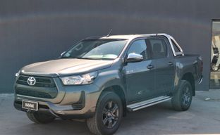 Toyota • Hilux