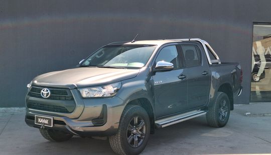 Toyota • Hilux