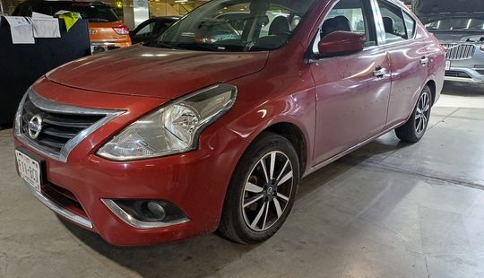 Nissan • Versa