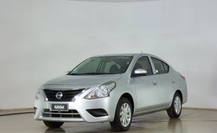 Nissan • Versa