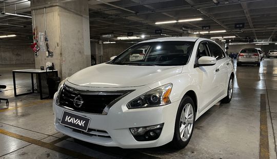 Nissan • Altima