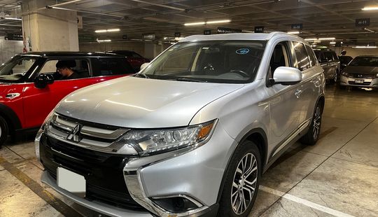 Mitsubishi • Outlander