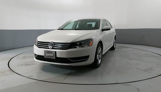 Volkswagen • Passat